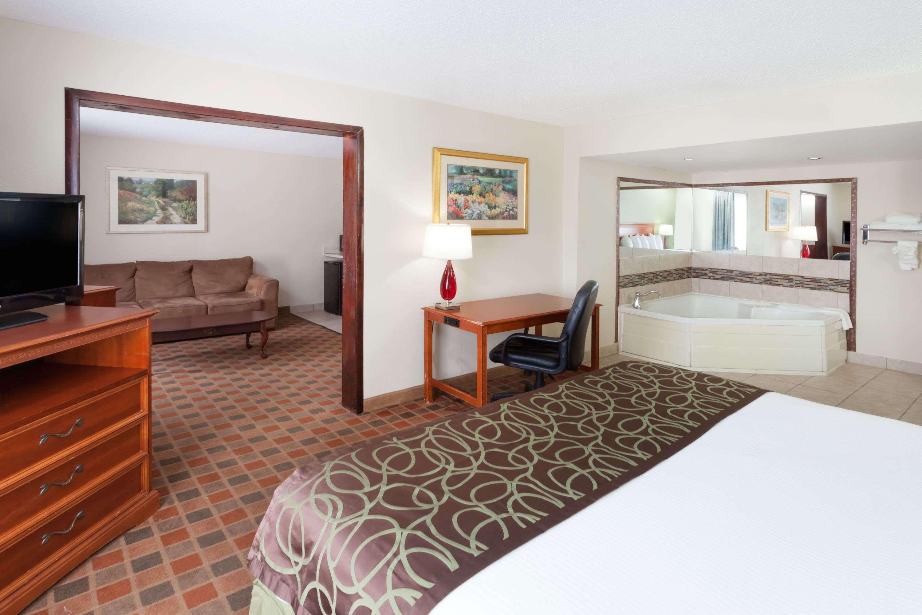 Baymont By Wyndham Peoria Hotel Buitenkant foto